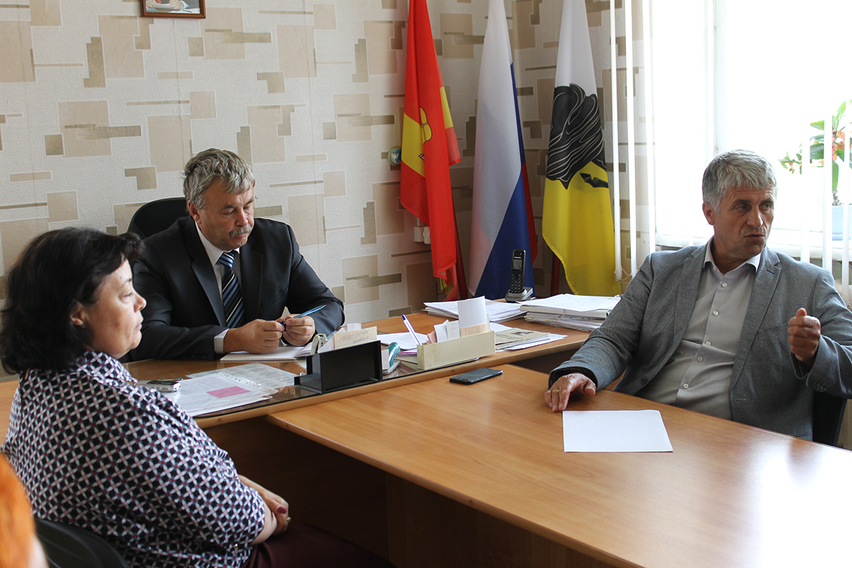 В Береговом прошла встреча главы Каслинского района с депутатами