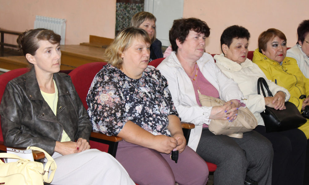Участники встречи с особым вниманием слушали информацию о состоянии дел, проблемах и задачах, которую довел до них глава района Игорь Колышев