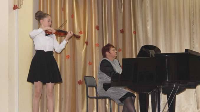В Каслинской ДШИ состоялся зональный фестиваль скрипачей