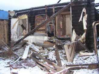 Каслинской семье, у которой сгорел дом, требуется помощь