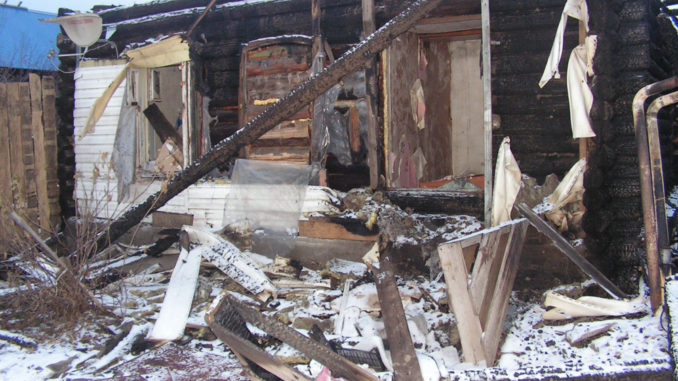 Каслинской семье, у которой сгорел дом, требуется помощь