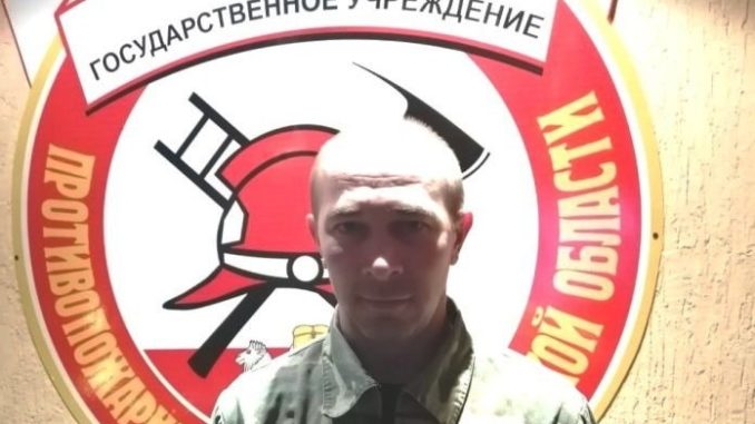Сотрудник пожарной части №117 Северного отряда Дмитрий Дунаев