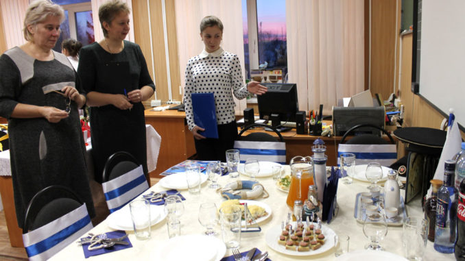 Марина Прямицина презентует свой праздничный тематический стол