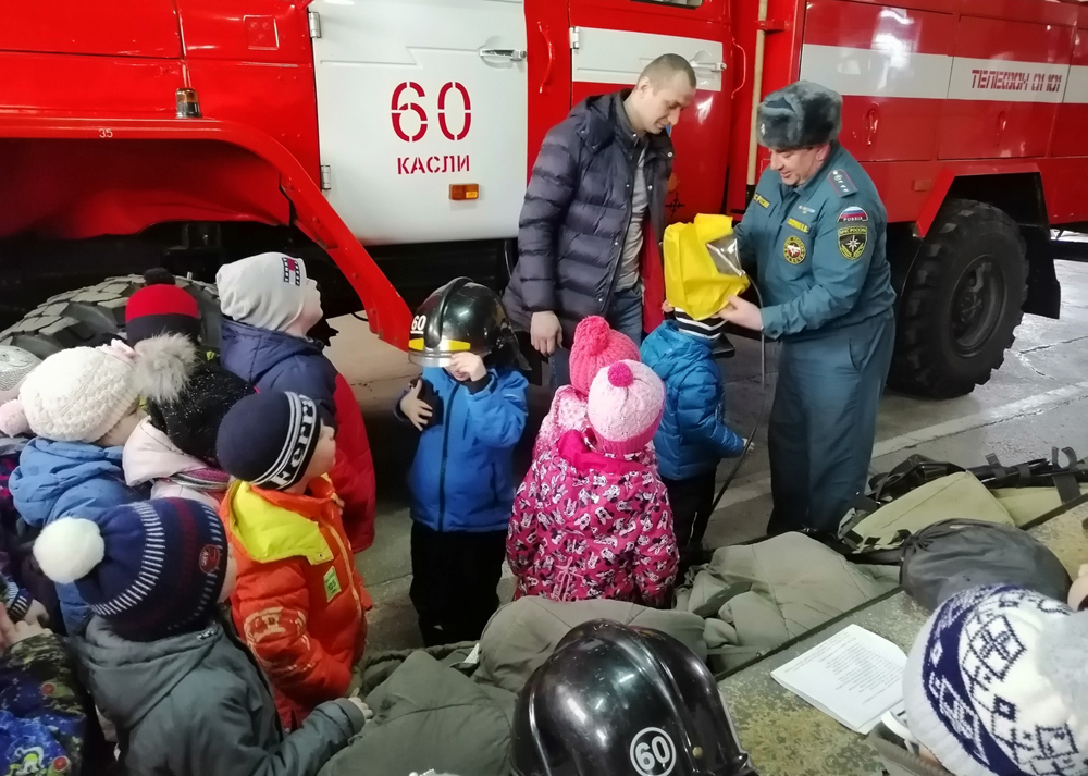 Дети каслинского детского сада побывали на экскурсии в пожарной части