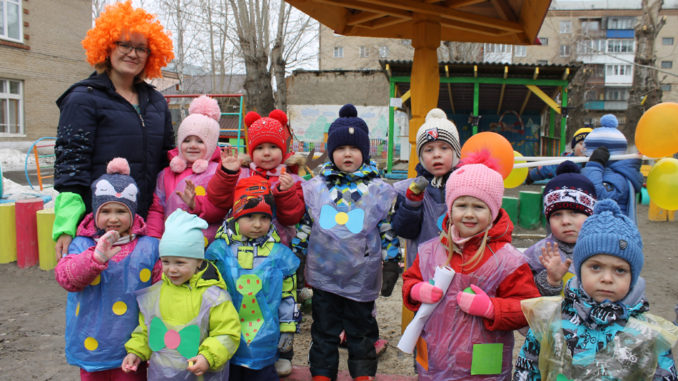 Виктория Фахреева со своими воспитанниками после открытого занятия