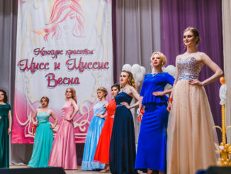 «Миссис Весна 2019» Елена Горячкина (крайняя справа)