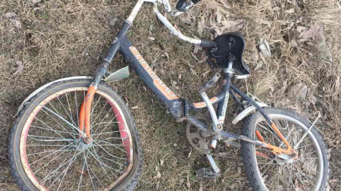 Мотоциклист сбил велосипедистку
