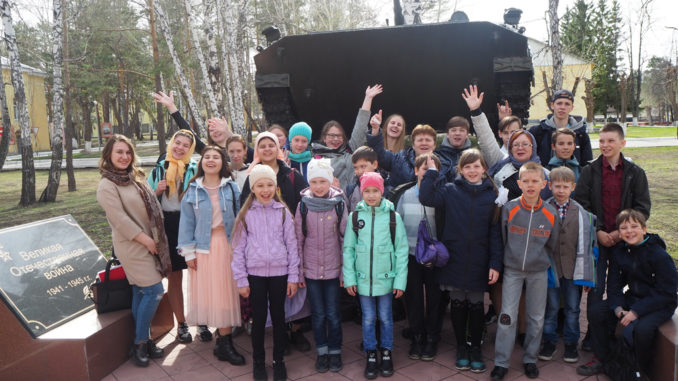 Участники и зрители пасхального концерта в Озерске