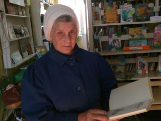 Вишневогорскую библиотеку 80-летняя читательница посещает постоянно