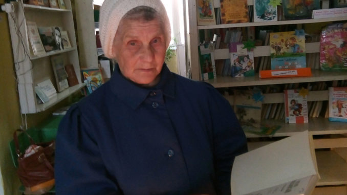 Вишневогорскую библиотеку 80-летняя читательница посещает постоянно