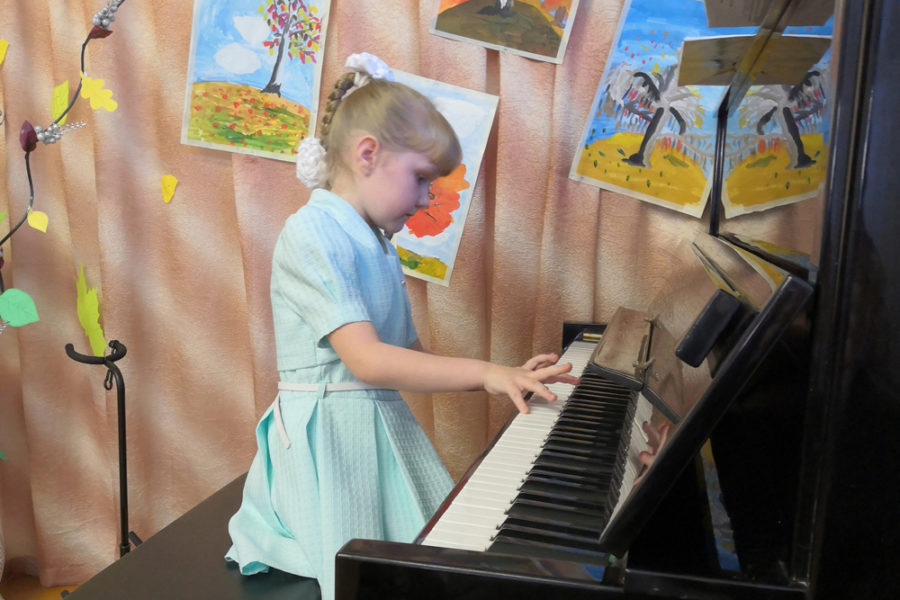 Юная пианистка Семёнова Кристина