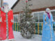 Снежные фигуры у дома Исламовых на улице Победы в Красном Партизане