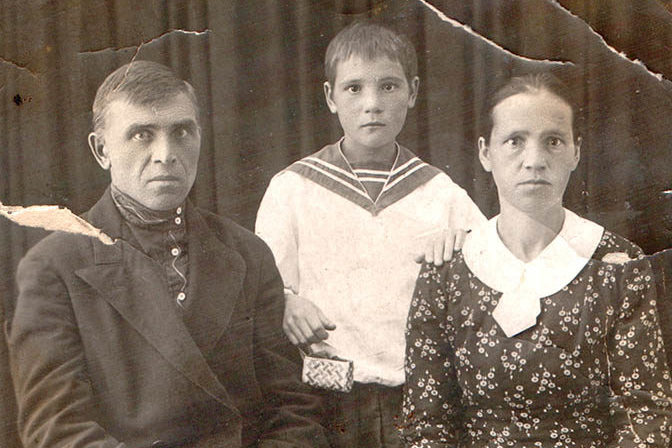 Никифор Сергеевич Жирнов со своей семьей. Фото 1937 г.