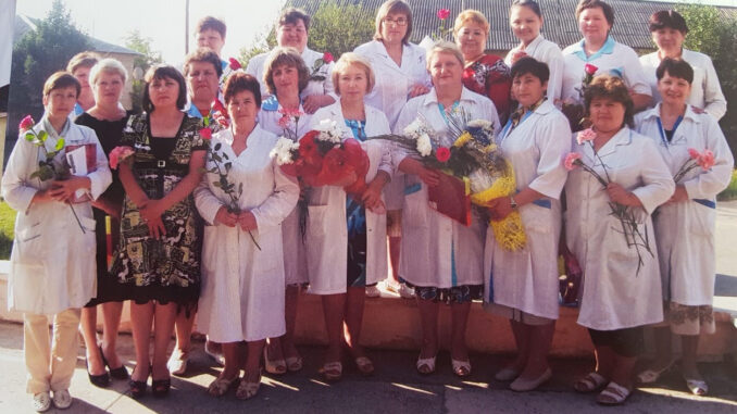 На снимке из личного архива Ольги Игоревны Барановой (в центре) коллектив Тюбукской врачебной амбулатории