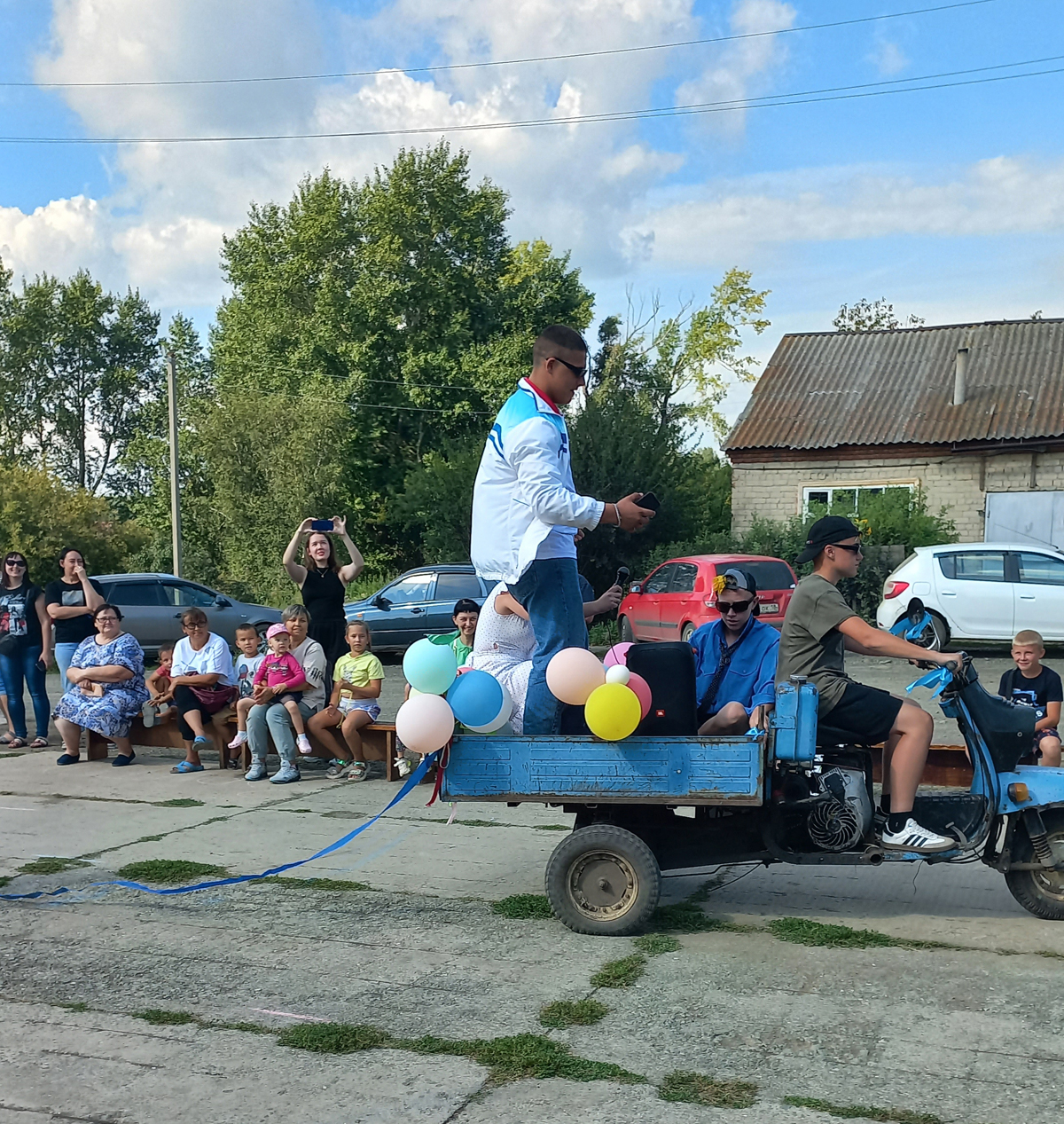 СЕЛУ ПОЛДНЕВО ТРИСТА ТРИДЦАТЬ ТРИ ГОДА!